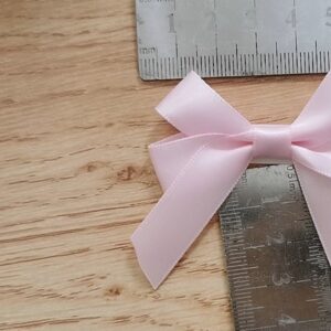 Rožinis lipnus dvigubas satino kaspinėlis